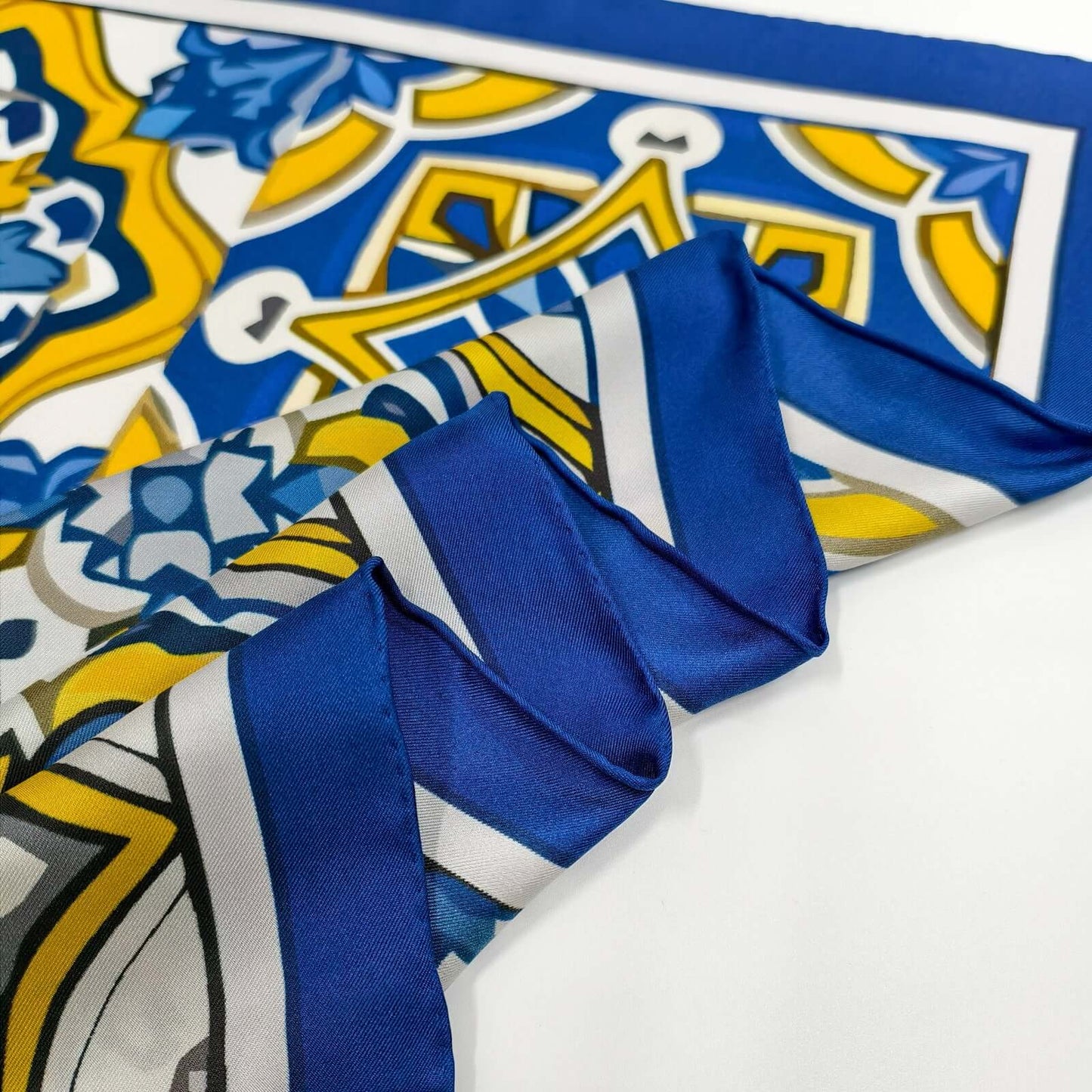 Hand Rolled Italian crafted Edges with Colorful azulejos design featuring intricate patterns in blue and yellow with 'ALVAEYA' in the center.